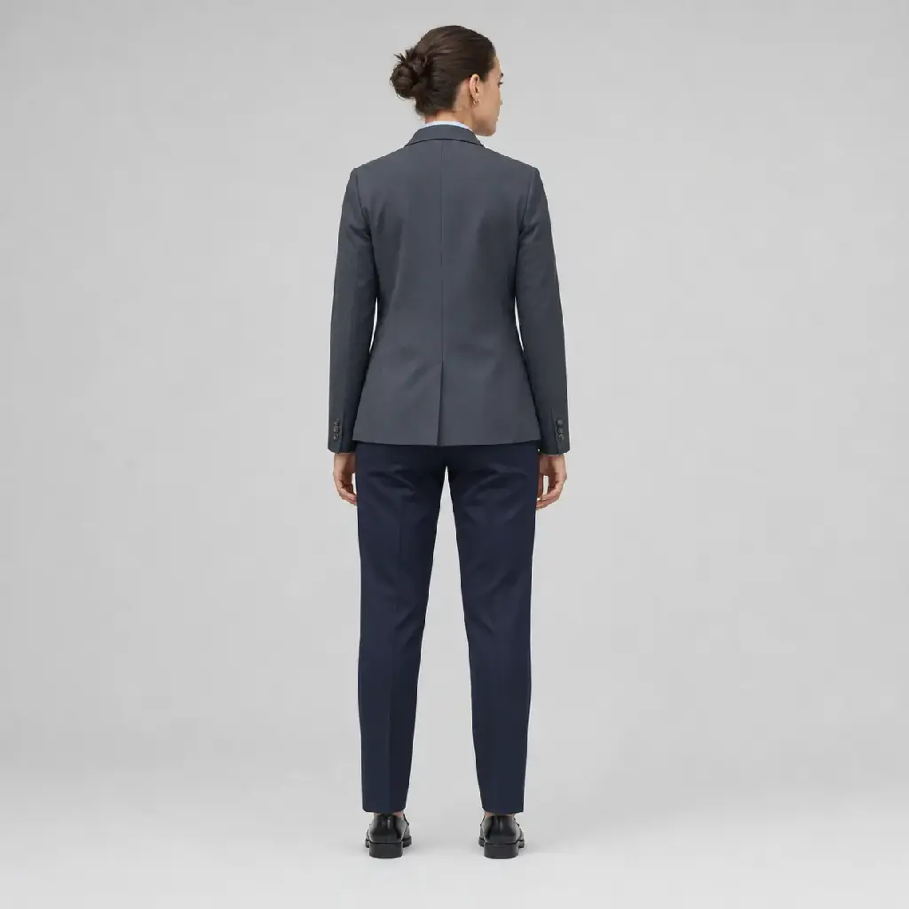 04-back-view-square.webp