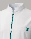 05-detail-collar-zip-badge-loop.webp